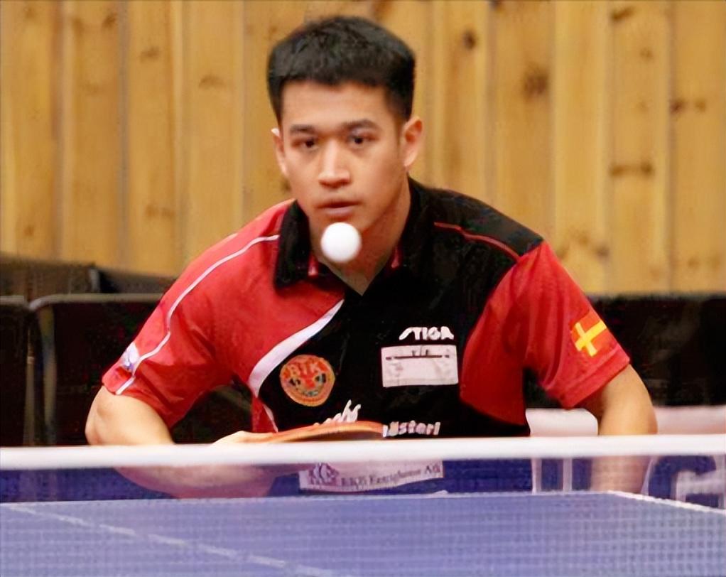 他的三个进 他的三个进